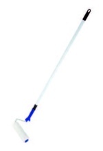 ZABUDOVANÝ VALČEK S NASTAVITEĽNOU TELESKOPICKOU TYČOU