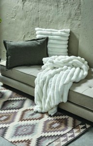 2) Ozdobný vankúš FJELLPRYD