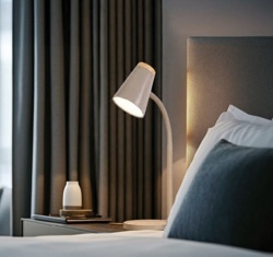 LED lampa na písací stôl